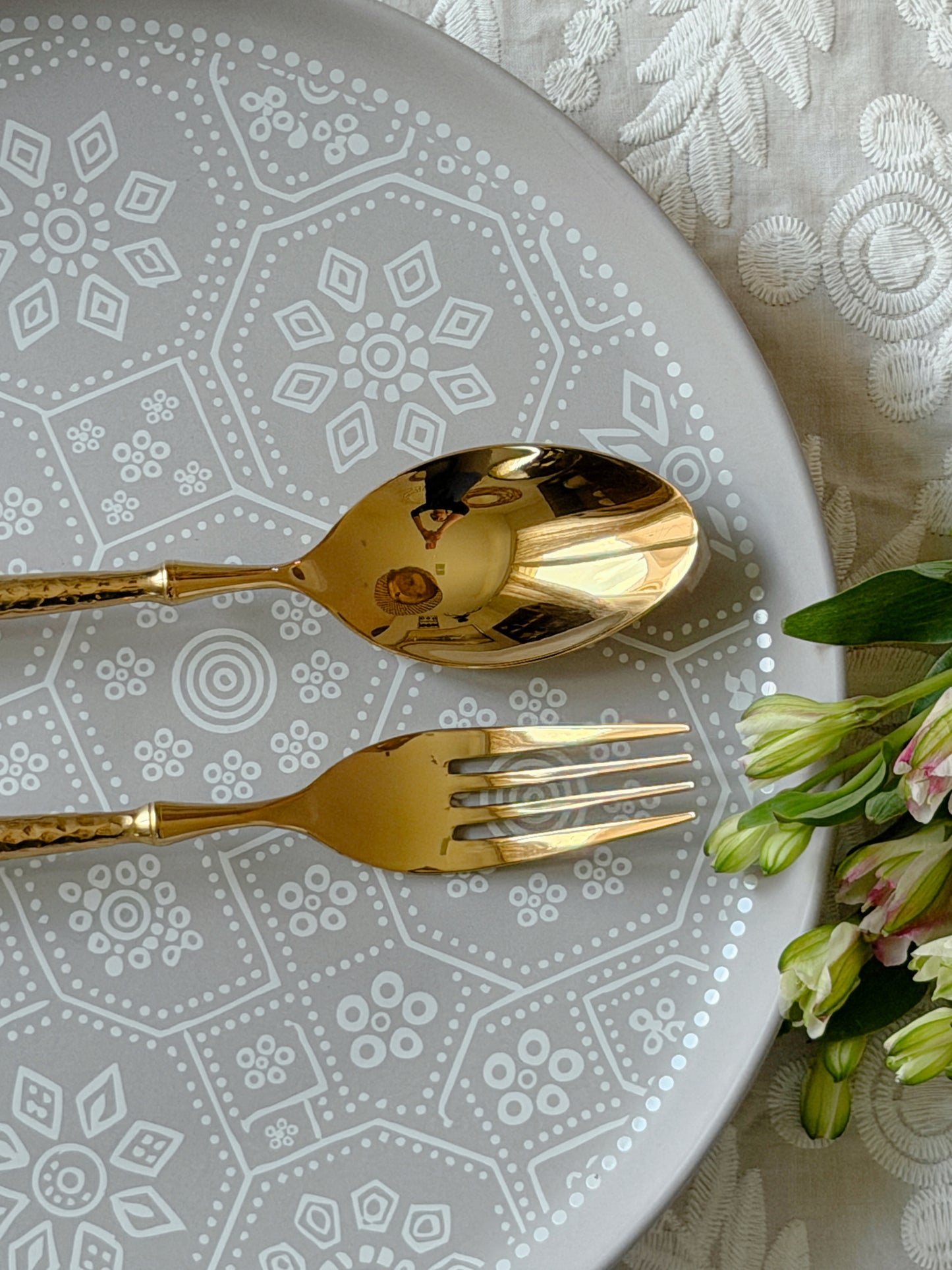 Hammered Gold 5-Piece Flatware Set